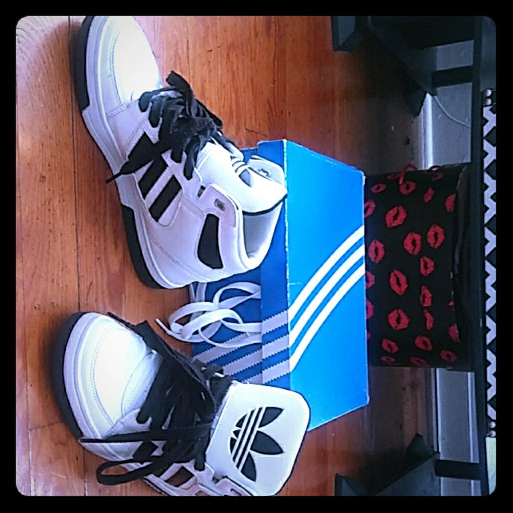 Black and white addidas size 4.5 in men sizes